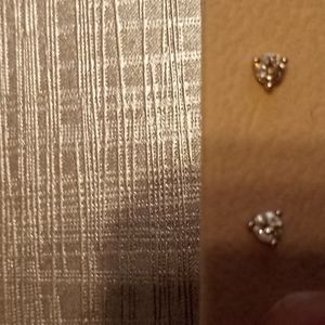 14k white gold 0.20ct t.w  certified Canadian diamond stud earrings